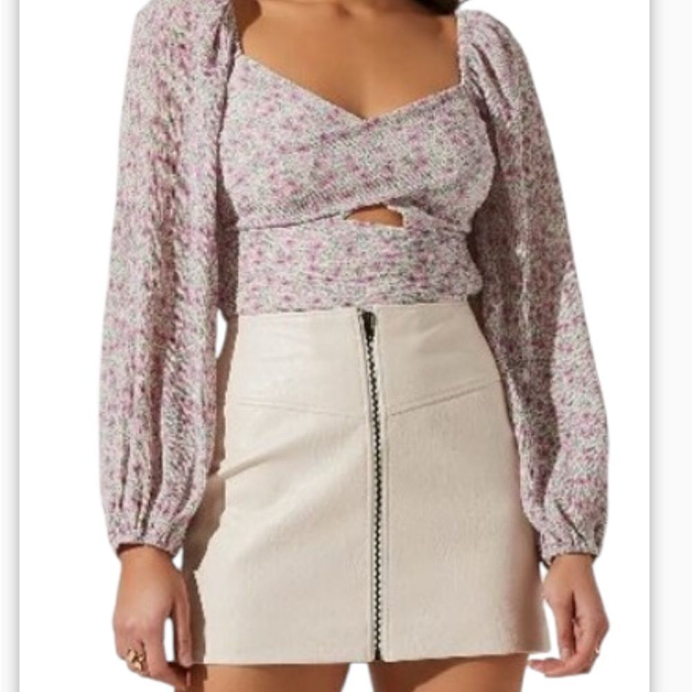 ASTR Crop Top Size XL Lavender Ditsy Plisse Floral Print Puff Sleeve Cutout Top